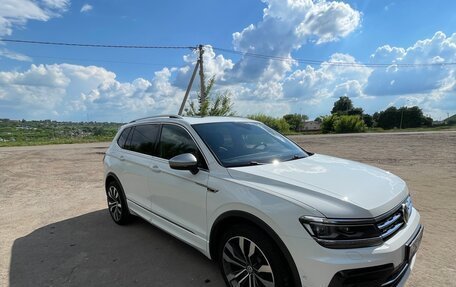 Volkswagen Tiguan II, 2019 год, 2 500 000 рублей, 17 фотография