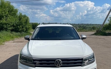 Volkswagen Tiguan II, 2019 год, 2 500 000 рублей, 21 фотография