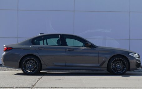 BMW 5 серия, 2020 год, 5 990 000 рублей, 2 фотография