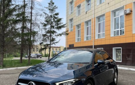 Mercedes-Benz A-Класс, 2020 год, 1 900 000 рублей, 1 фотография