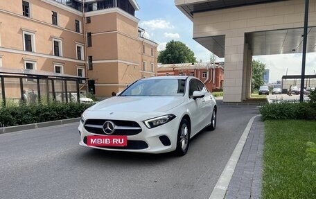 Mercedes-Benz A-Класс, 2019 год, 2 500 000 рублей, 4 фотография