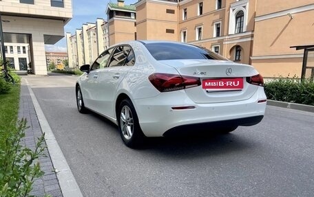 Mercedes-Benz A-Класс, 2019 год, 2 500 000 рублей, 5 фотография
