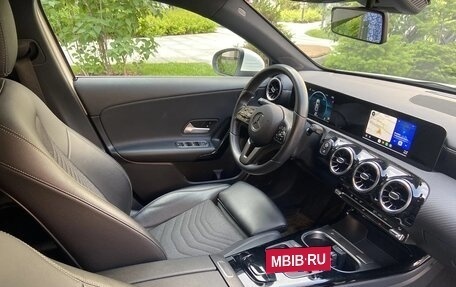 Mercedes-Benz A-Класс, 2019 год, 2 500 000 рублей, 9 фотография
