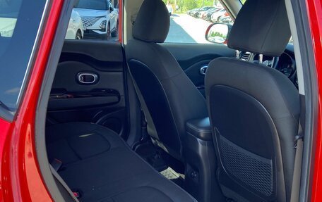KIA Soul II рестайлинг, 2018 год, 1 750 000 рублей, 30 фотография