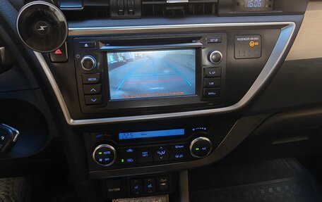 Toyota Auris II, 2014 год, 950 000 рублей, 7 фотография