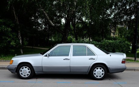 Mercedes-Benz E-Класс, 1993 год, 600 000 рублей, 2 фотография