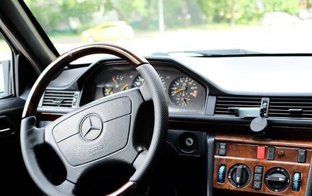 Mercedes-Benz E-Класс, 1993 год, 600 000 рублей, 9 фотография