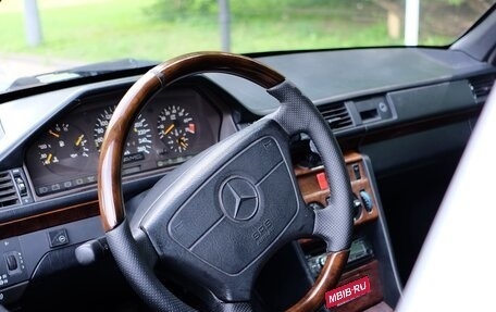 Mercedes-Benz E-Класс, 1993 год, 600 000 рублей, 8 фотография