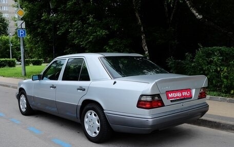 Mercedes-Benz E-Класс, 1993 год, 600 000 рублей, 3 фотография