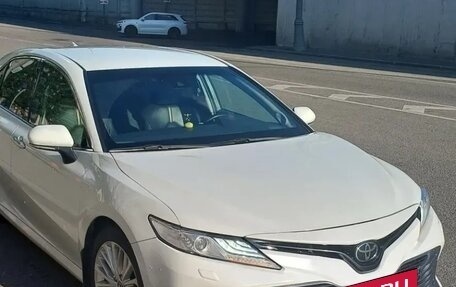 Toyota Camry, 2018 год, 3 000 000 рублей, 2 фотография