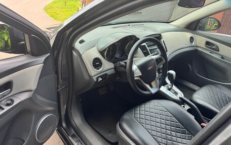 Chevrolet Cruze II, 2010 год, 380 000 рублей, 13 фотография