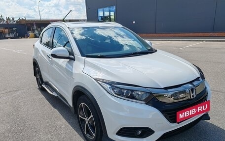 Honda Vezel, 2021 год, 2 090 000 рублей, 2 фотография
