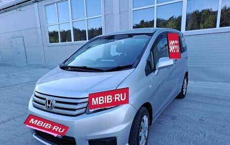Honda Freed I, 2013 год, 925 000 рублей, 2 фотография