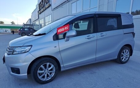 Honda Freed I, 2013 год, 925 000 рублей, 3 фотография
