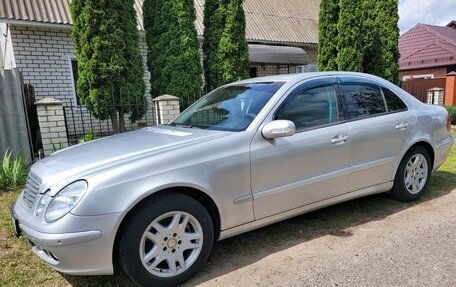 Mercedes-Benz E-Класс, 2004 год, 800 000 рублей, 9 фотография