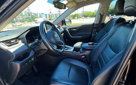 Toyota RAV4, 2021 год, 3 350 000 рублей, 9 фотография