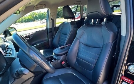 Toyota RAV4, 2021 год, 3 350 000 рублей, 8 фотография