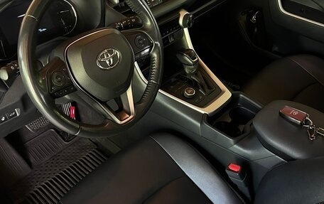 Toyota RAV4, 2021 год, 3 350 000 рублей, 6 фотография