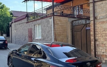 Toyota Camry, 2021 год, 2 250 000 рублей, 5 фотография