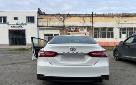 Toyota Camry, 2018 год, 2 600 000 рублей, 4 фотография