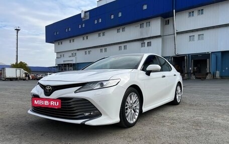 Toyota Camry, 2018 год, 2 600 000 рублей, 2 фотография