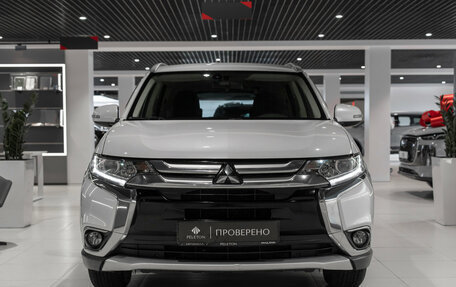 Mitsubishi Outlander III рестайлинг 3, 2018 год, 1 675 000 рублей, 3 фотография