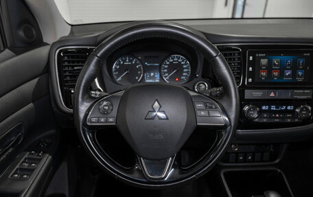 Mitsubishi Outlander III рестайлинг 3, 2018 год, 1 675 000 рублей, 10 фотография