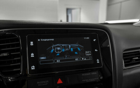 Mitsubishi Outlander III рестайлинг 3, 2018 год, 1 675 000 рублей, 19 фотография