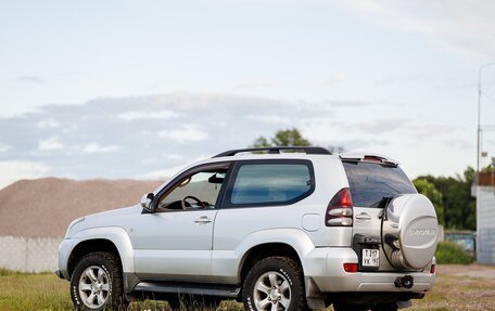 Toyota Land Cruiser Prado 120 рестайлинг, 2006 год, 2 650 000 рублей, 3 фотография