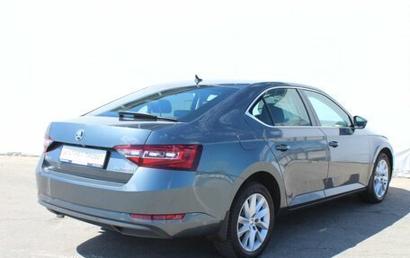 Skoda Superb III рестайлинг, 2017 год, 1 990 000 рублей, 7 фотография