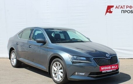 Skoda Superb III рестайлинг, 2017 год, 1 990 000 рублей, 3 фотография