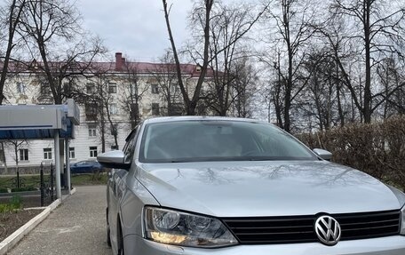 Volkswagen Jetta VI, 2013 год, 940 000 рублей, 3 фотография