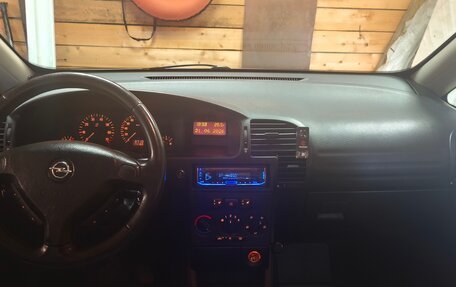 Opel Zafira A рестайлинг, 2003 год, 650 000 рублей, 7 фотография