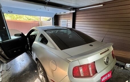 Ford Mustang VI рестайлинг, 2010 год, 2 000 000 рублей, 2 фотография