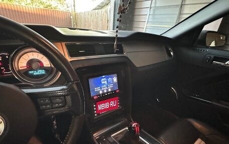 Ford Mustang VI рестайлинг, 2010 год, 2 000 000 рублей, 5 фотография