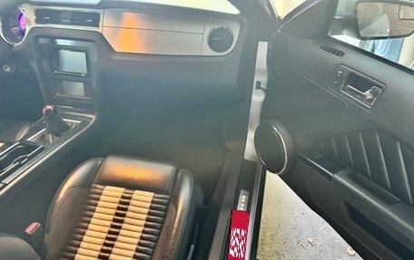 Ford Mustang VI рестайлинг, 2010 год, 2 000 000 рублей, 3 фотография