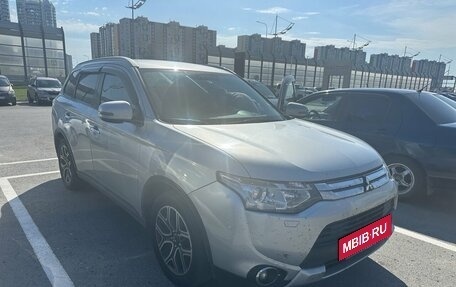 Mitsubishi Outlander III рестайлинг 3, 2014 год, 1 460 000 рублей, 3 фотография