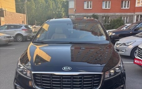 KIA Carnival III, 2018 год, 2 350 000 рублей, 1 фотография