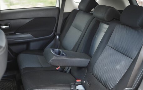 Mitsubishi Outlander III рестайлинг 3, 2018 год, 2 370 000 рублей, 11 фотография