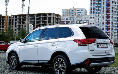 Mitsubishi Outlander III рестайлинг 3, 2018 год, 2 370 000 рублей, 7 фотография