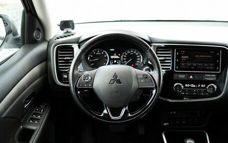 Mitsubishi Outlander III рестайлинг 3, 2018 год, 2 370 000 рублей, 14 фотография