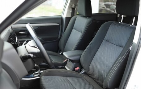 Mitsubishi Outlander III рестайлинг 3, 2018 год, 2 370 000 рублей, 10 фотография