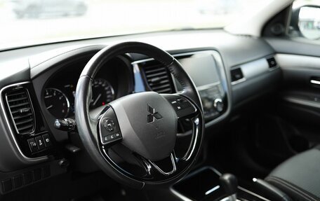 Mitsubishi Outlander III рестайлинг 3, 2018 год, 2 370 000 рублей, 9 фотография