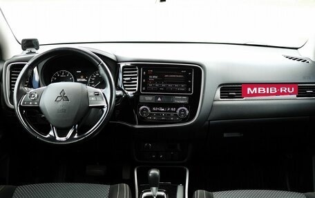 Mitsubishi Outlander III рестайлинг 3, 2018 год, 2 370 000 рублей, 8 фотография