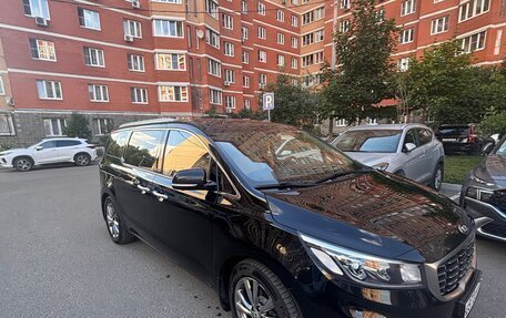 KIA Carnival III, 2018 год, 2 350 000 рублей, 3 фотография