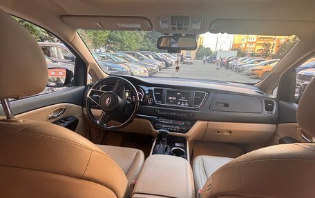 KIA Carnival III, 2018 год, 2 350 000 рублей, 12 фотография