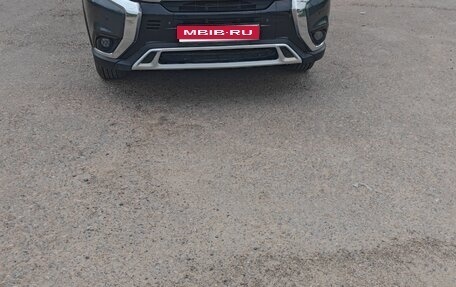 Mitsubishi Outlander III рестайлинг 3, 2019 год, 2 090 000 рублей, 1 фотография