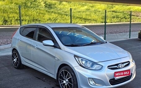 Hyundai Solaris II рестайлинг, 2013 год, 650 000 рублей, 2 фотография