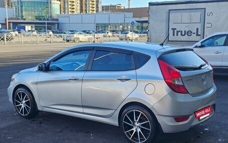 Hyundai Solaris II рестайлинг, 2013 год, 650 000 рублей, 3 фотография