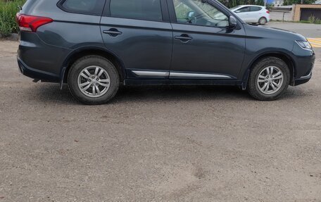 Mitsubishi Outlander III рестайлинг 3, 2019 год, 2 090 000 рублей, 3 фотография